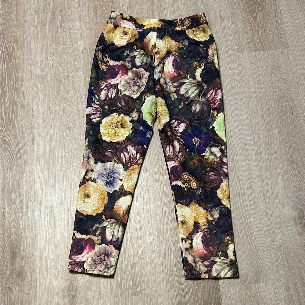 Darling Floral Cropped Ankle Style Pants Sz Small - Picture 6 of 8